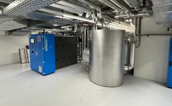 Ansicht von weitem auf die Wärmepumpe