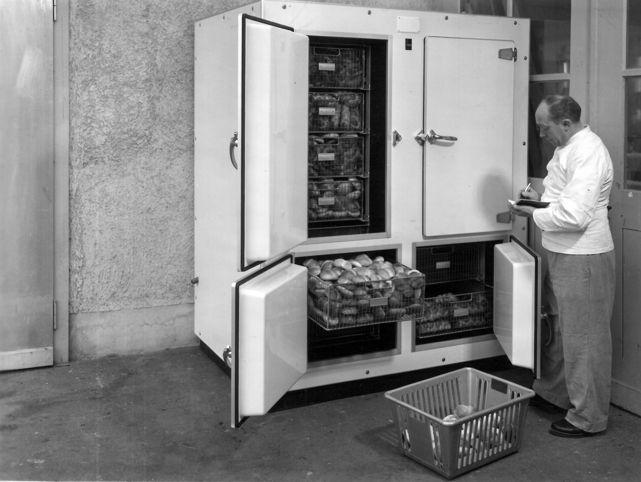 alter Bäckerei Kühlschrank