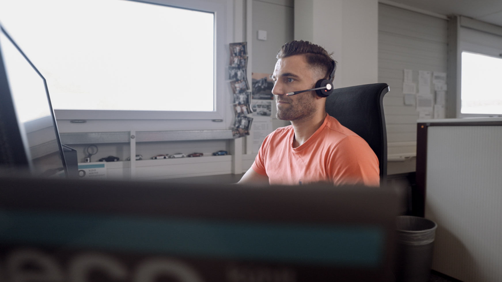 scheco-dienstleistungen-service Scheco Mitarbeiter am Telefon